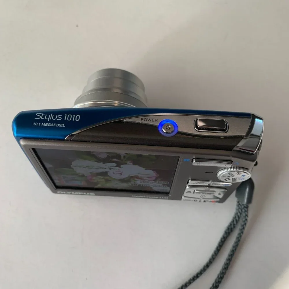Olympus STYLUS 1010 Digital Camera with 7x Optical Dual Image WITH CASE BATTERY